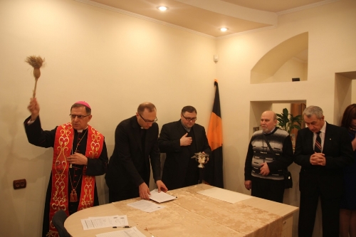 повідомляє Християнський портал КІРІОС з посиланням на прес-службу Львівської Архидіїцезії РКЦ в Україні. повідомляє Християнський портал КІРІОС з посиланням на прес-службу Львівської Архидіїцезії РКЦ в Україні.